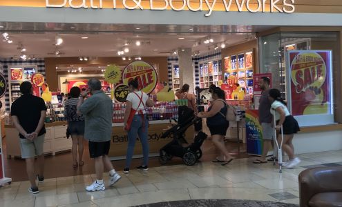 The Shops at Willow Bend