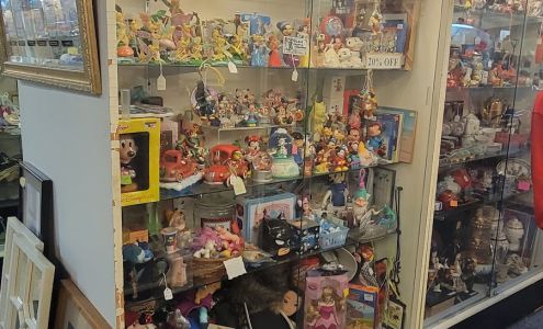 Ola's Antiques & Collectibles