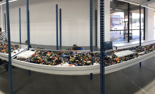 Rogue Brick Builders‘ Lounge