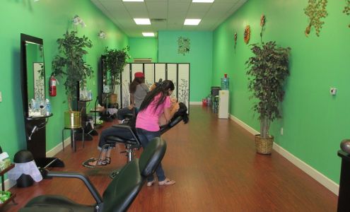 Hollywood Beauty Eyebrow Threading