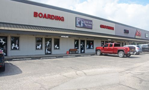 Village Groomers We Tuckem Inn