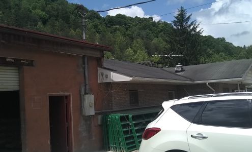 Barn Door Feed & Tack