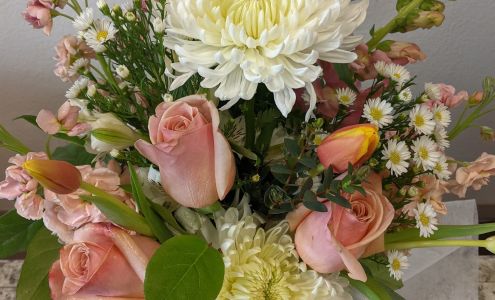 Carol-Lynn's Flowers and Gifts