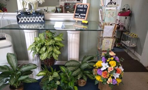 Buds & Blooms Florist