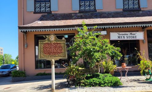 Naaiya's Antiques & Flowers