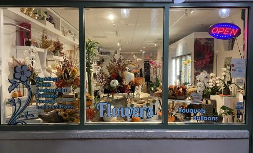 Between Flowers Design