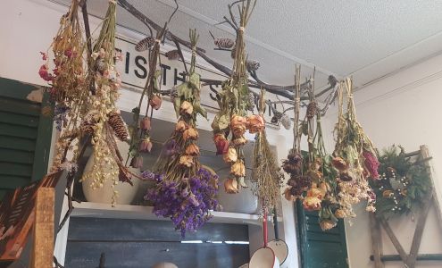 The Vintage Flower Market