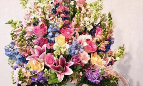 Petals & Pickin's Floral, Gifts & Workshops