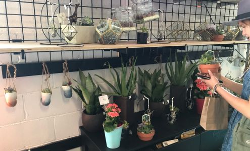 Lavish Floral Design Quincy, IL Florist