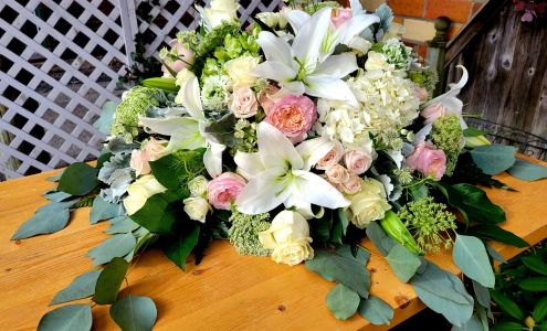 Maria's Uncorked Wine Tasting Room & Florist