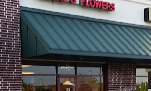 Debbie's Flowers & Gifts