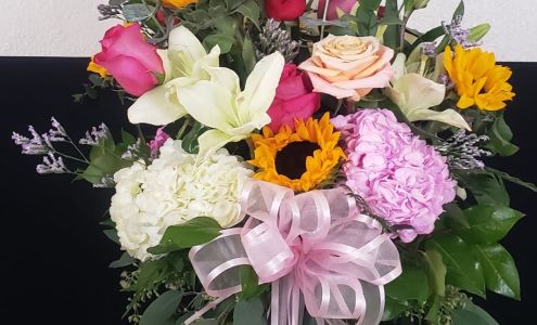 Honey Beez Flowers & Gifts Flower Shop