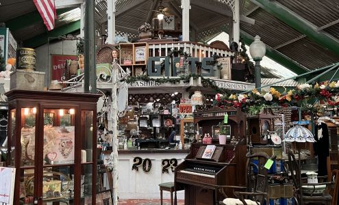 Gums Mall-Antiques & Collectables