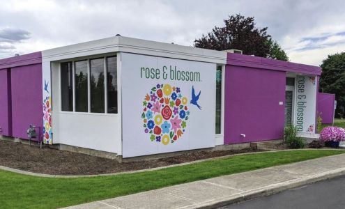 Rose & Blossom- Pines