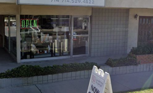 La Petite Florist and Gifts