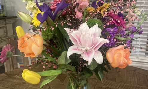Vicki's Flowers & Gifts Section
