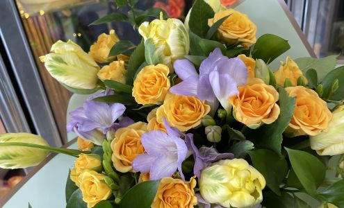 Suzy's Garden & Delights Flowers North Hollywood