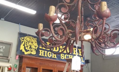 Carters Creek Station Antiques