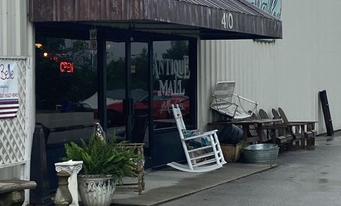 Crossroad Trading Co./antique mall of manchester