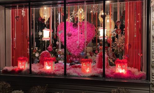 Florist at Garrisons Designs