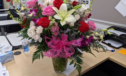 Betschman's Flowers On Main