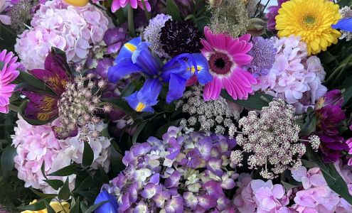 Doris' Flowers & Gifts