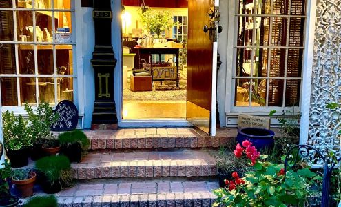 URBANherbal Body, Bath, Beauty, Culinary, Aromatherapy, Gifts, Plants and Landscape