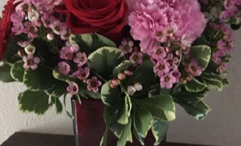 Holly's Fine Flowers