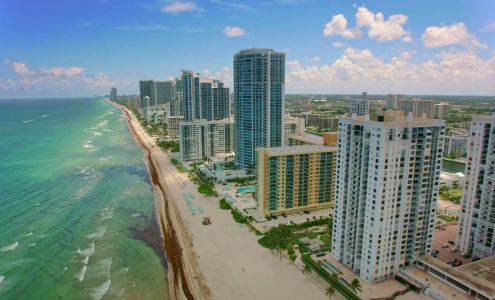 Yacht Club at Brickell Apartments