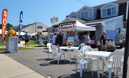 Brimfield's Heart-O-The Mart Brimfield