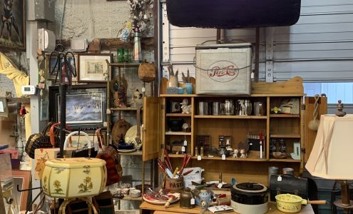 Auction Charleston Antique Mall