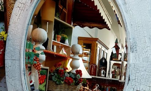 Linda B's Antiques & More