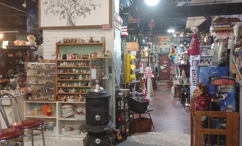 Chic, Geek & Antique