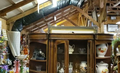 Riverside Barn Antiques