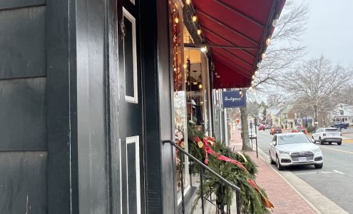 Les Jardins De Bagatelle LLC