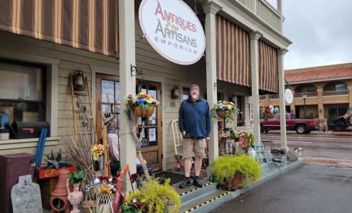 Wickenburg Antiques & Artisans