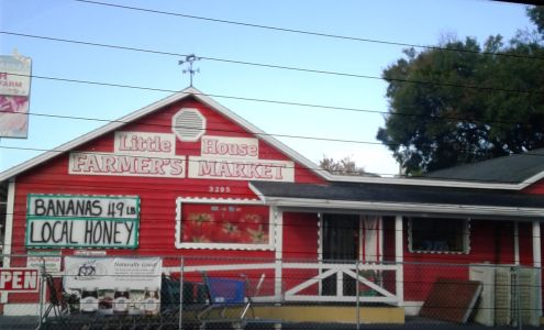 Red House Farmer's Market
