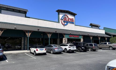 Buds Gun Shop and Range Tennessee