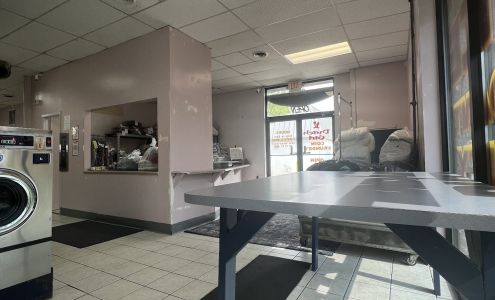 Dutch Girl Laundry on Sweeten Creek