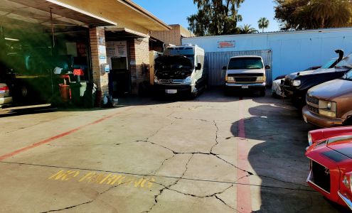 The grease monkey Santa Barbara c.a