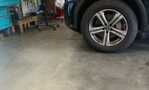 Vikaro Motor Werks Winnetka