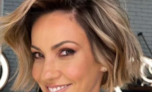 Clip Artists Hair Designs 4736 W 103rd St, Oak Lawn Illinois 60453