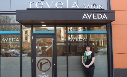Revela Salon