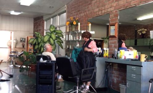 Curly Q's Beauty salon