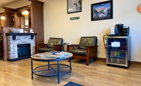 Roosters Men's Grooming Center