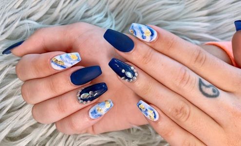 C'est La Vie Nail Bar