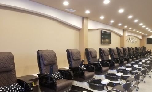Posh Nails Salon & Spa in Sugarloaf