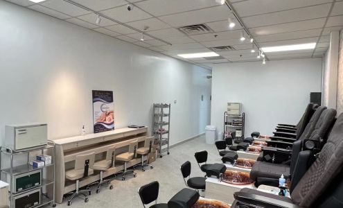 Central Nails