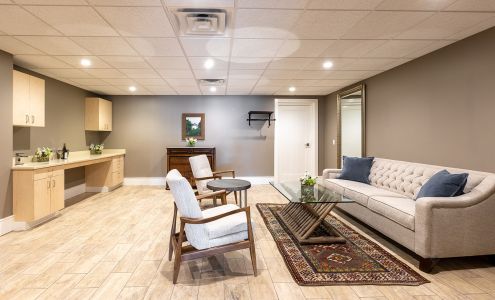 Lakeside Spa And Salon