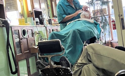 Fred's Barber Shop 940 Main St, Dubuque Iowa 52001